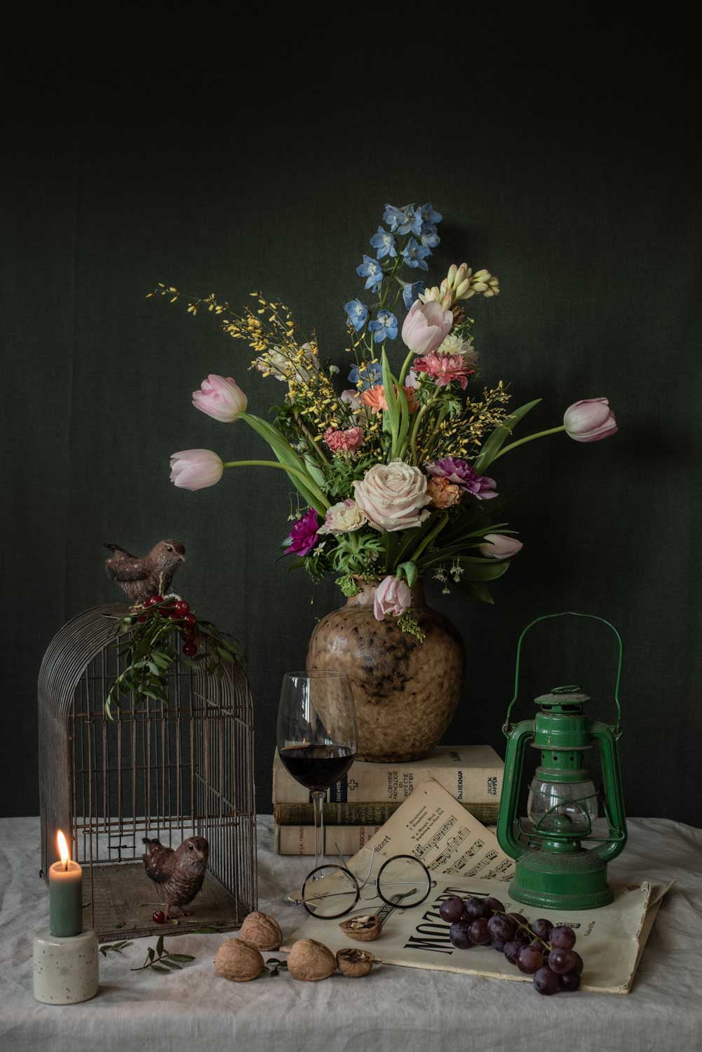 Fine Art kaart | Bloemstuk in vaas van aardewerk met bladmuziek